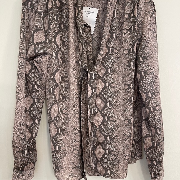 NWT!  Sold as Set of 2!  Reversible Poncho and Blouse! - Picture 16 of 16